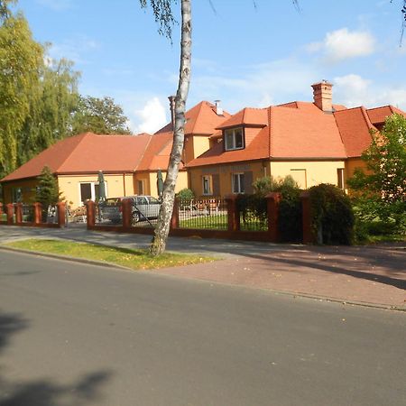 Pensjonat Nad Jeziorem Hotel Mysliborz Exterior photo